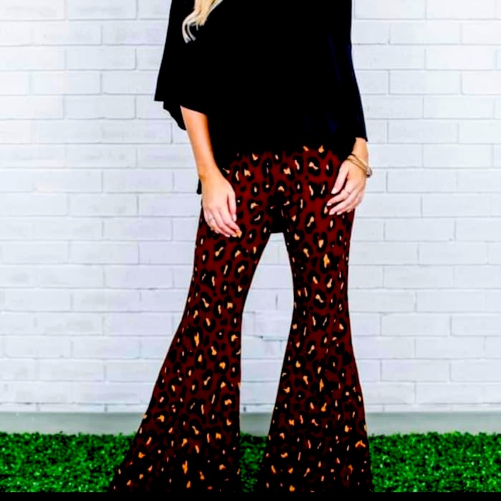 Chocolate leopard bells by Peace Love Cake☮️❤️🍰